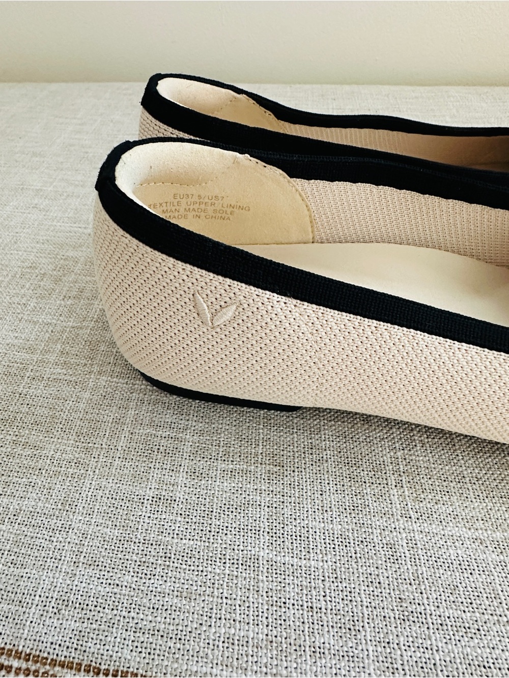 VIVAIA Women's Two-Tone Black and Cream Knit Ballet Flats - Picture 6 of 10